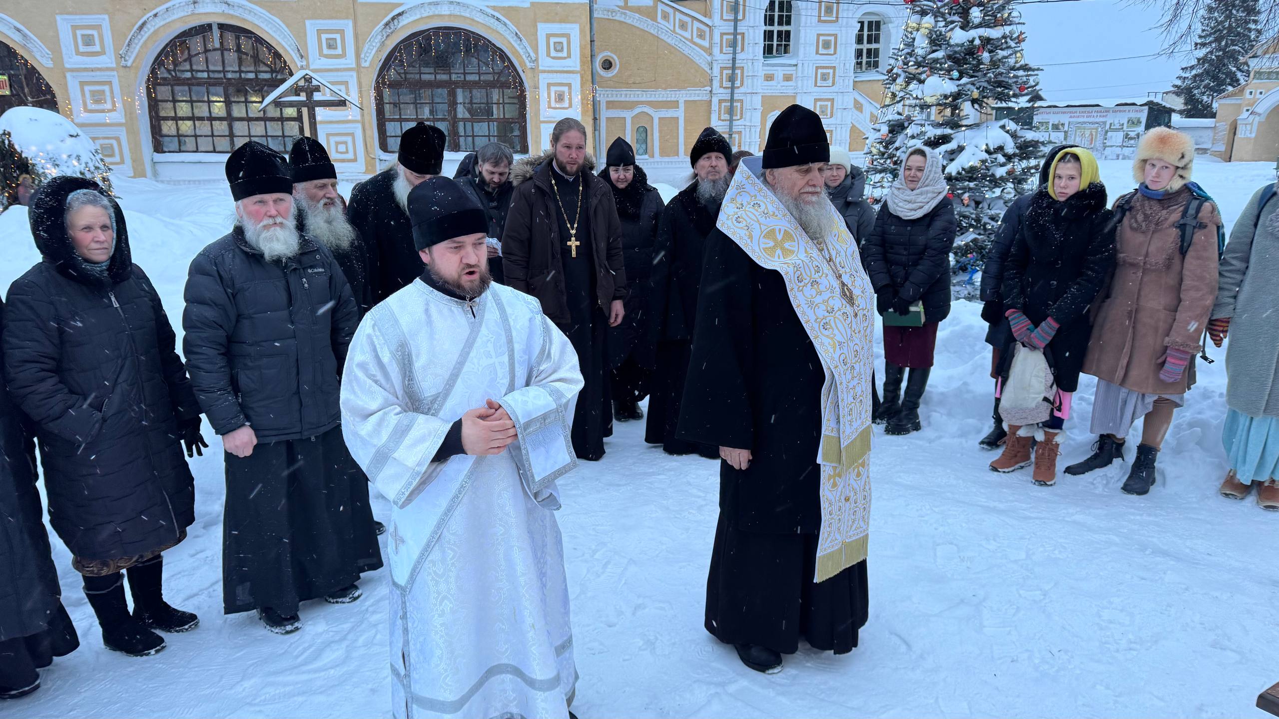 На территории Воскресенского собора Романова-Борисоглебска состоялось открытие мемориальной комнаты и памятной доски, посвященных отцу Павлу (Груздеву)