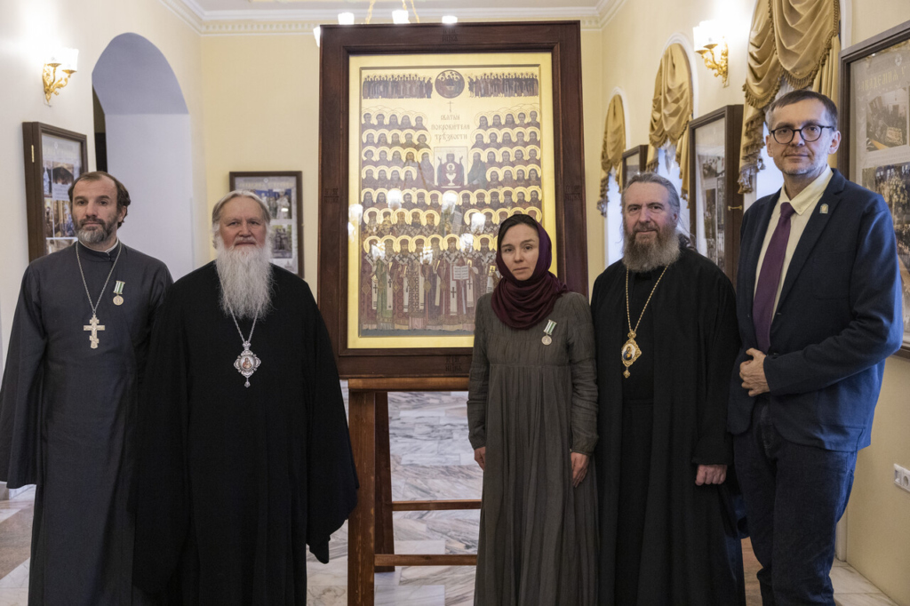 Икона *Святые покровители трезвости* и участники практического семинара по трезвости