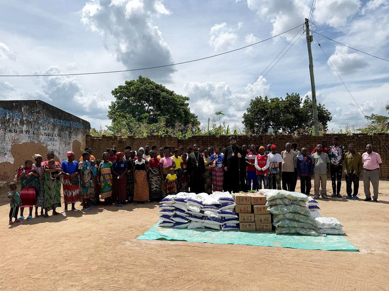 Патриарший экзархат Африки передал продукты питания голодающим семьям в Малави