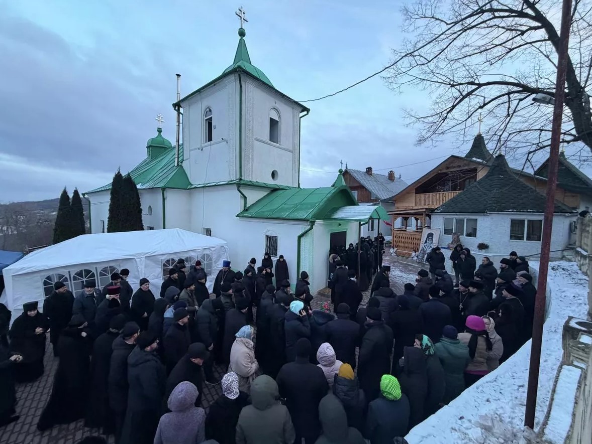 Противостояние вокруг Успенского храма в селе Деренеу