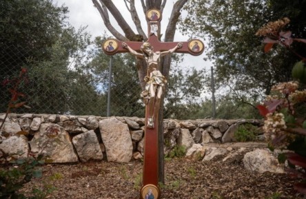 Распятие, установленное в ливанской деревне вместо уничтоженного еврейскими военными