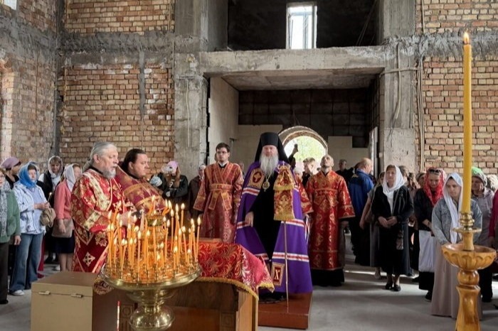 В Лисьей балке совершена первая Литургия в храме-памятнике Новомучеников Чимкентских
