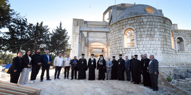 Антиохийский Патриарх Иоанн во время посещения деревни Сарылар в турецкой Анатолии