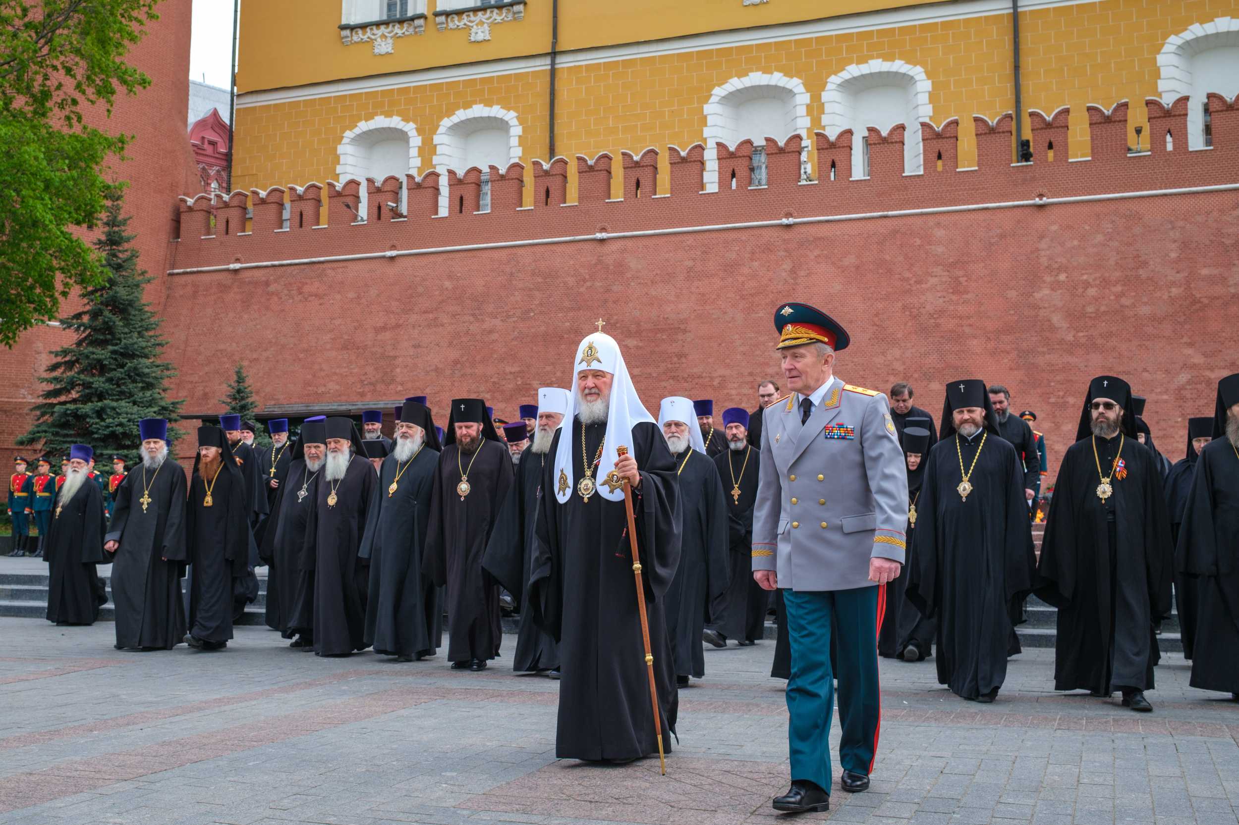 В канун 81-летия Победы в Великой Отечественной войне Предстоятель Русской Православной Церкви возложил венок к могиле Неизвестного солдата у Кремлевс