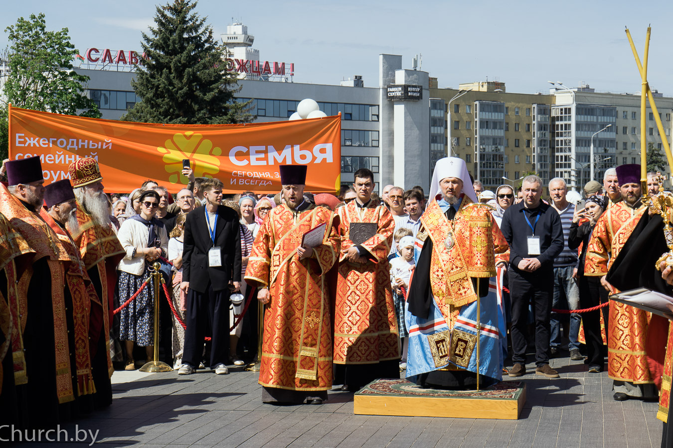 В Минске состоялись крестный ход в поддержку института семьи и семейный фестиваль