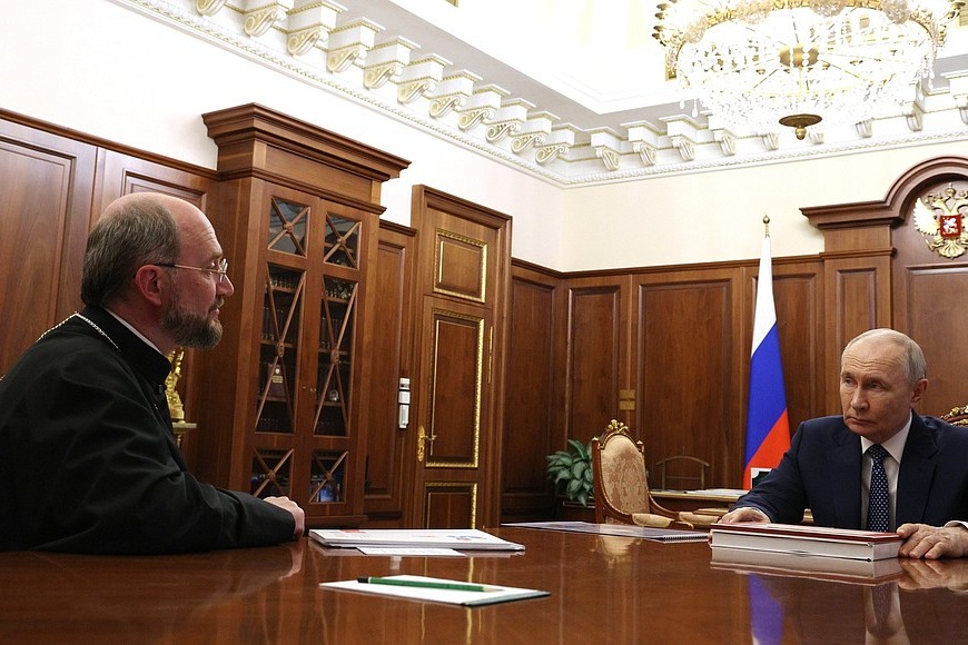 Владимир Путин встретился с протоиереем Александром Ткаченко