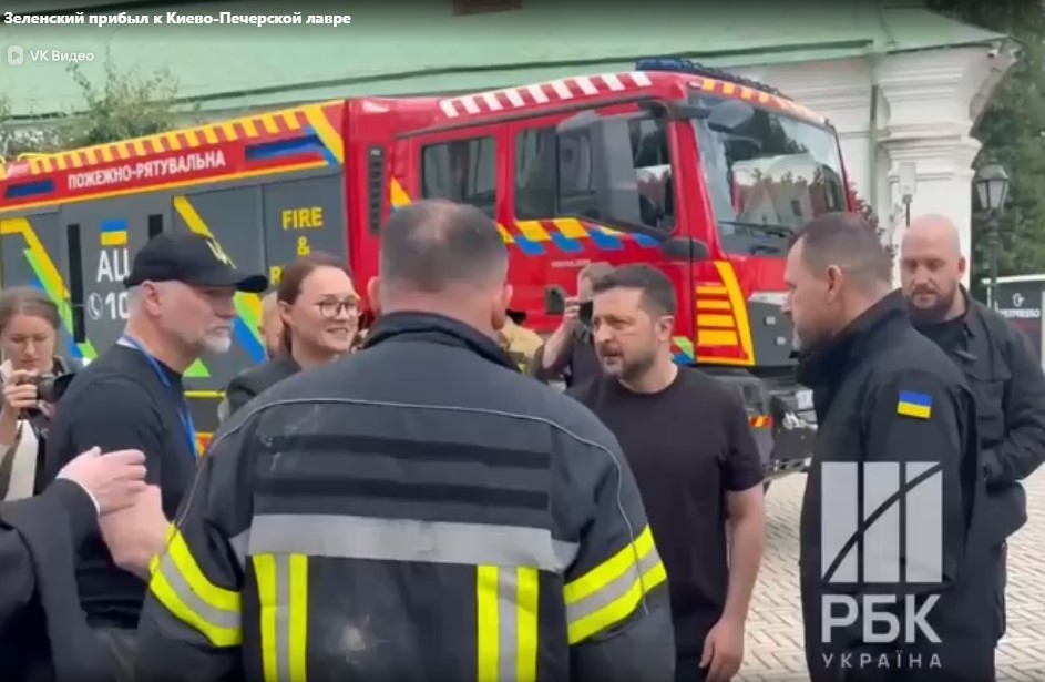 Зеленский прибыл в Киево-Печерскую лавру