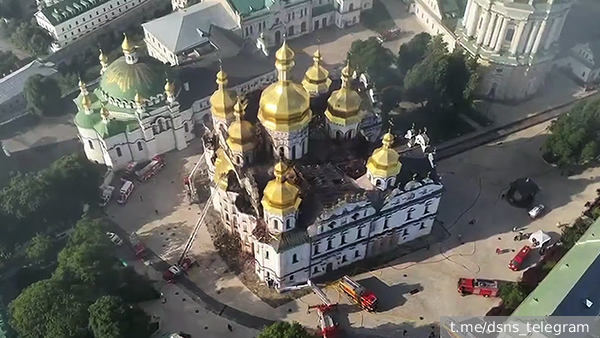 Успенский собор Киево-Печерской лавры после пожара
