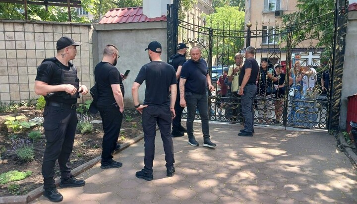 В Одессе раскольники силой захватили храм святого Александра Невского