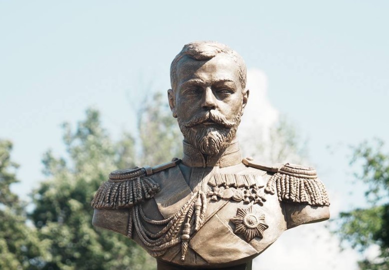 В Самаре открыли памятник Императору Николаю II