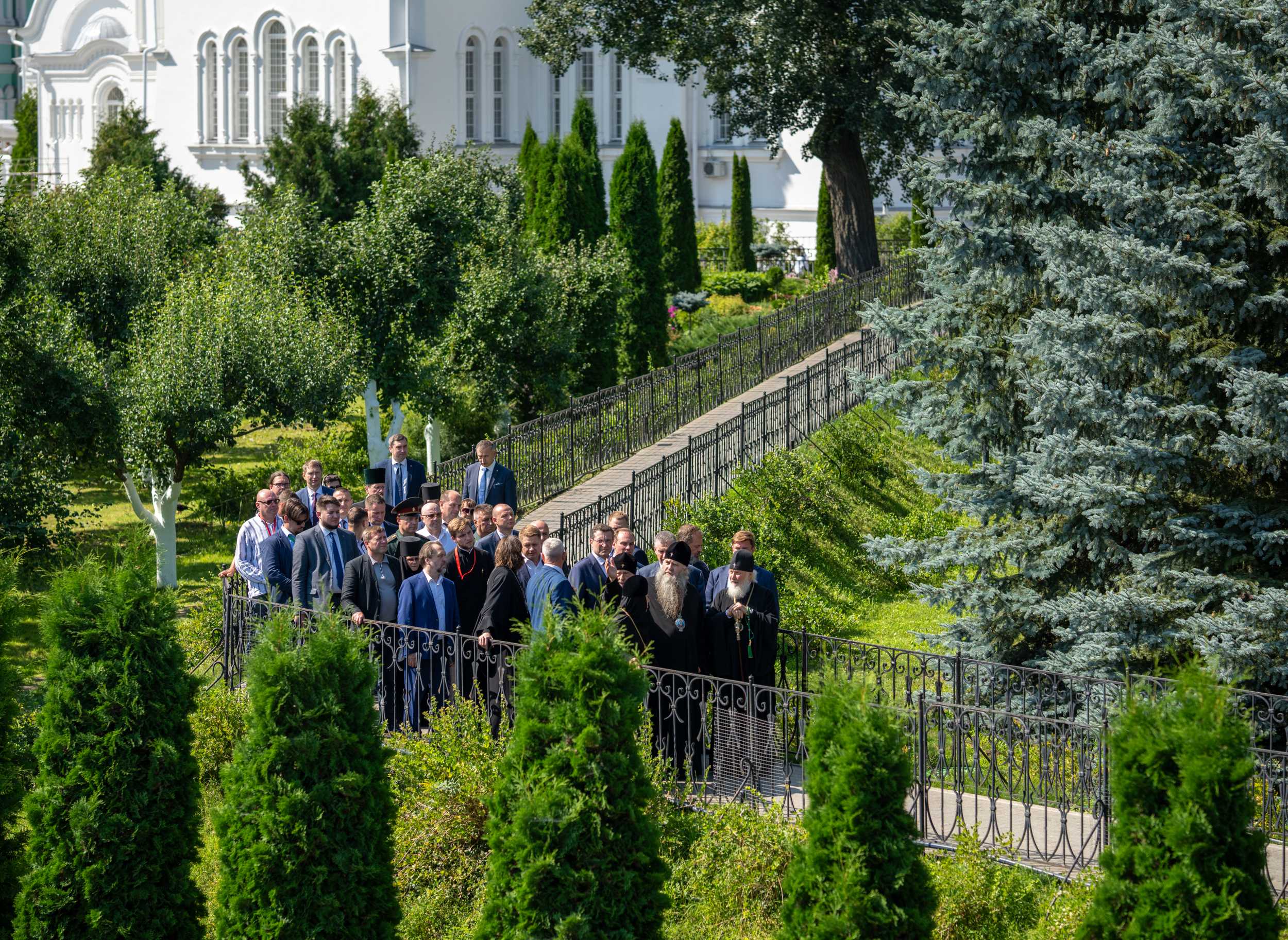 Святейший Патриарх Кирилл прошёл по Канавке Божией Матери