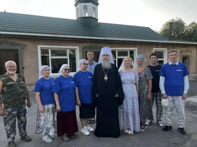 Митрополит Новокаховский Филарет поблагодарил добровольцев Патриаршей гуманитарной миссии