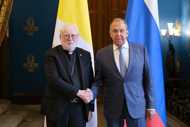Глава МИД РФ Сергей Лавров провёл переговоры  с главой дипмиссии Ватикана архиепископом Полом Ричардом Галлахером