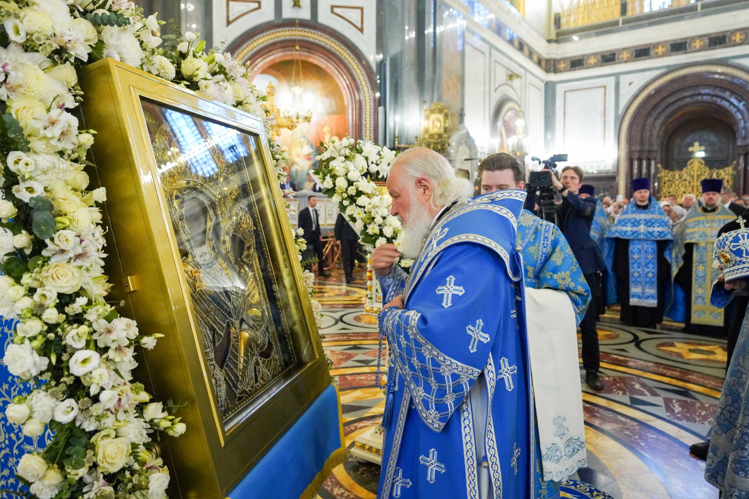 Святейший Патриарх Кирилл встретил чудотворную Тихвинскую икону Божией Матери в Храме Христа Спасителя