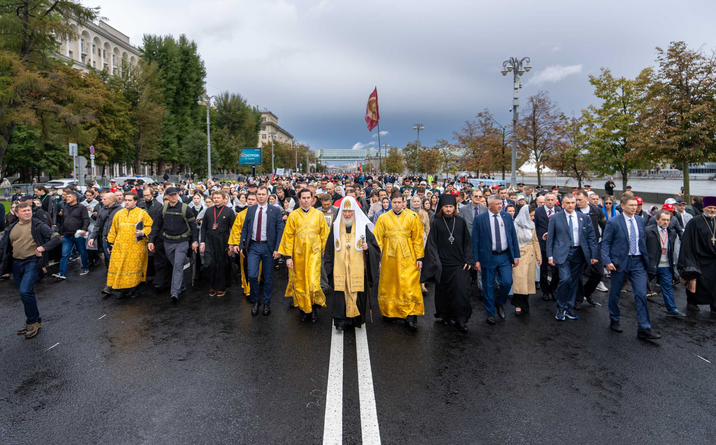 Святейший Патриарх Кирилл возглавил Общемосковский Крестный ход. Фото &ndash; Олег Варов, Патриархия.ру