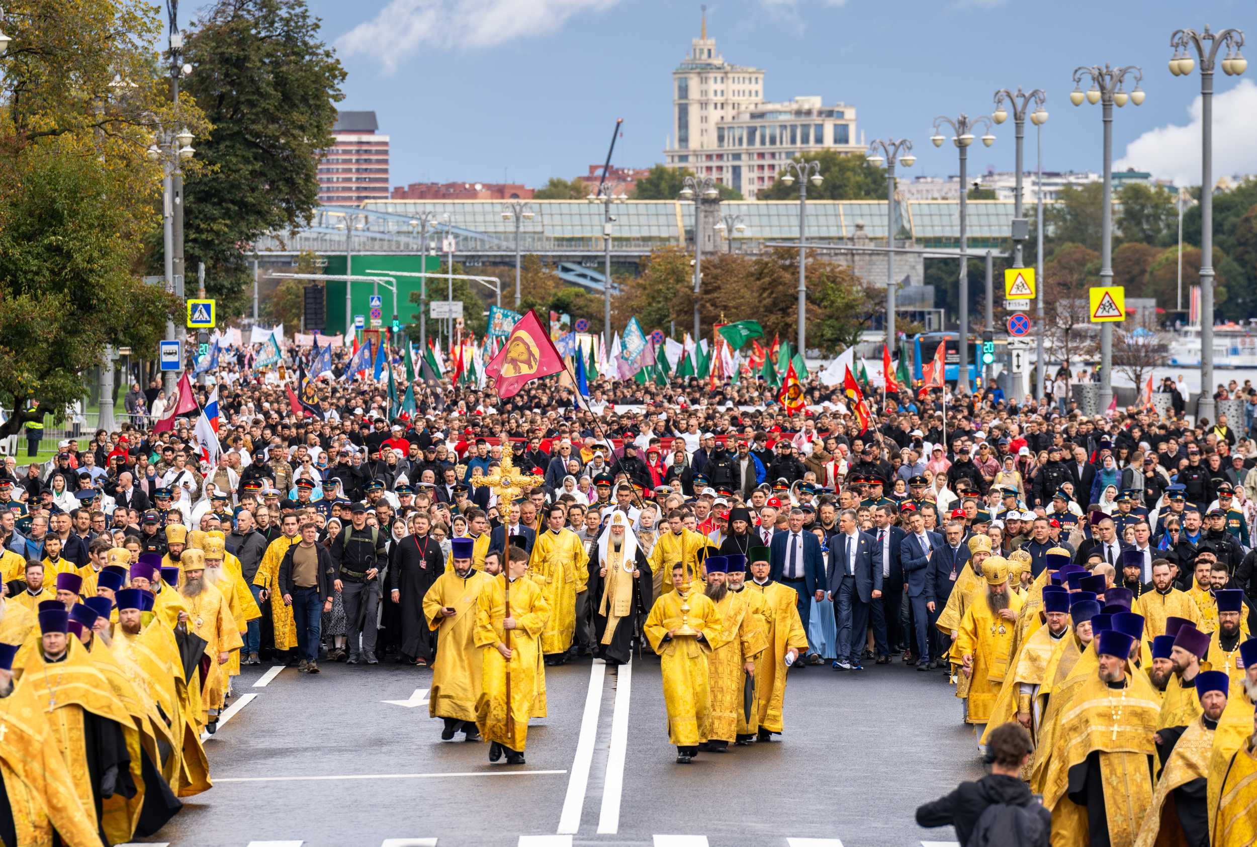 Святейший Патриарх Кирилл возглавил Общемосковский Крестный ход. Фото &ndash; Олег Варов, Патриархия.ру