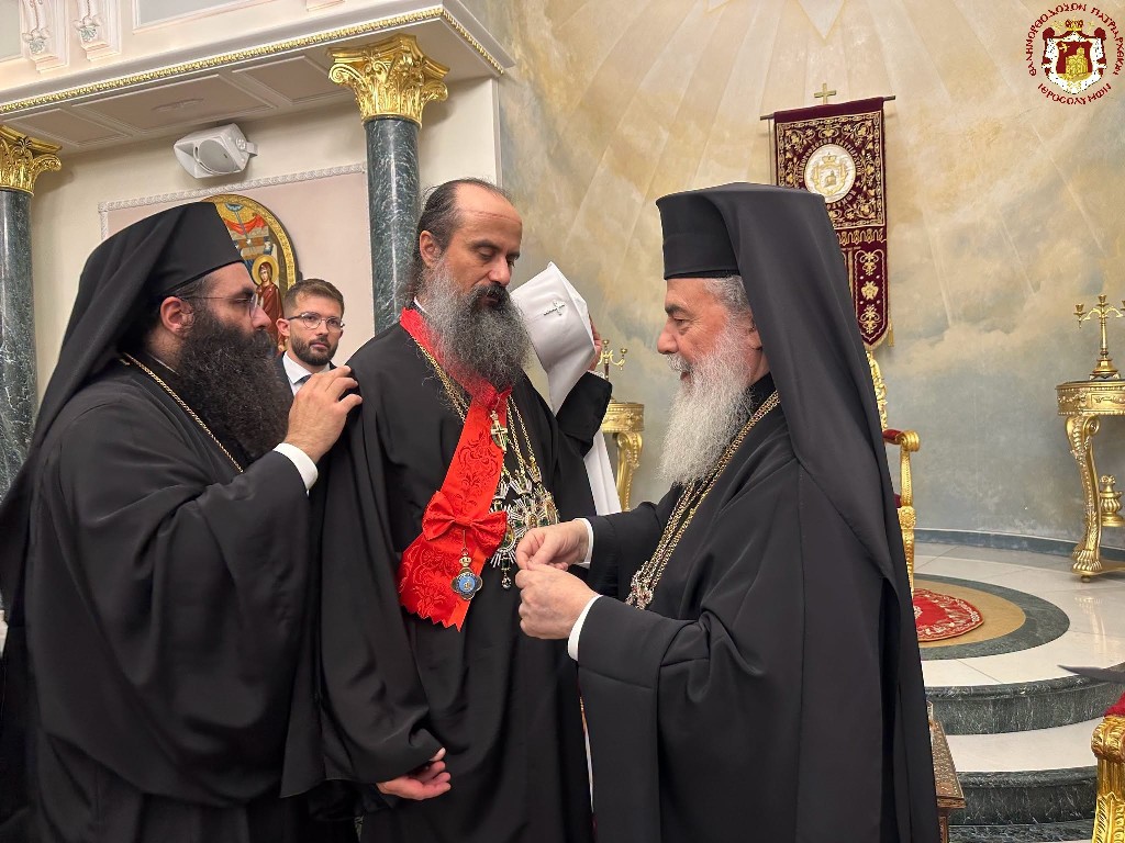 Иерусалимский Патриарх Феофил вручил Болгарскому Патриарху Даниилу орден Гроба Господн. Фото &ndash; Иерусалимский Патриархат