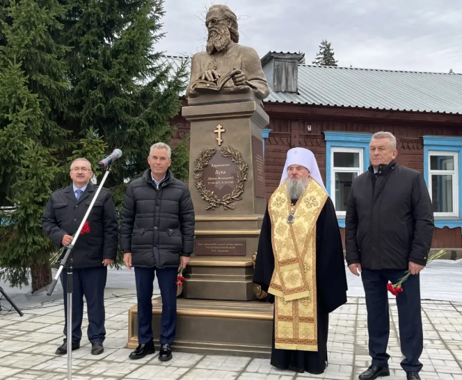 В посёлке Большая Мурта Красноярского края освятили памятник святителю Луке (Войно-Ясенецкому). Фото &ndash; Пресс-служба Енисейской епархии