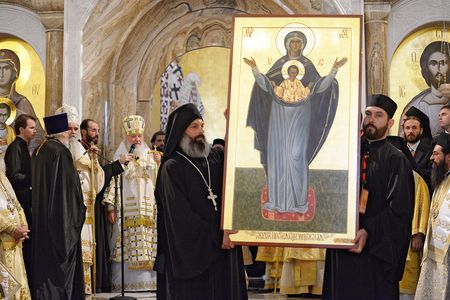 Передача Мирожской иконы Божией Матери в Черногории. Фото &ndash; Патриархия.ру
