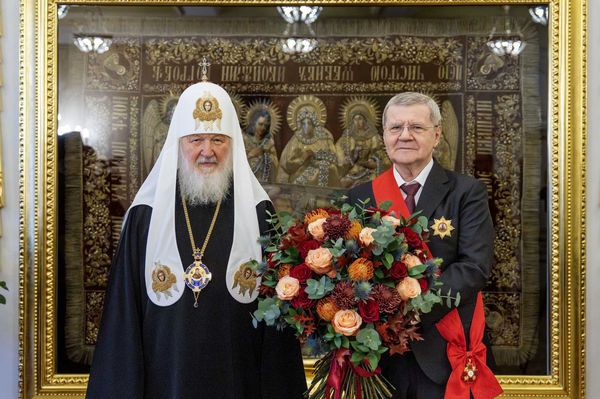 Патриарх Кирилл наградил Юрия Чайку орденом благоверного князя Александра Невского I ст. Фото &ndash; Пресс-служба Патриарха Московского и всея Руси