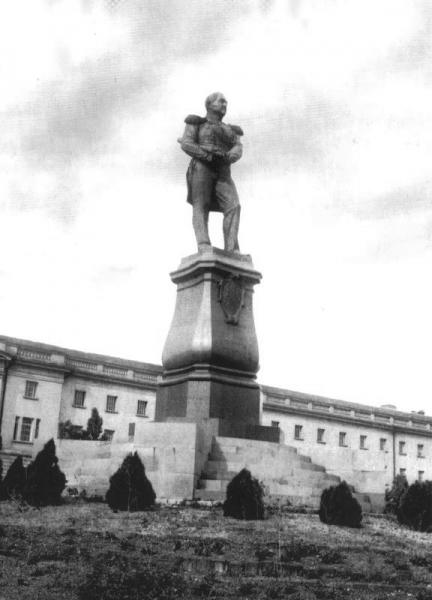 Памятник адмиралу Михаилу Лазареву в Севастополе. Фото &ndash; Википедия