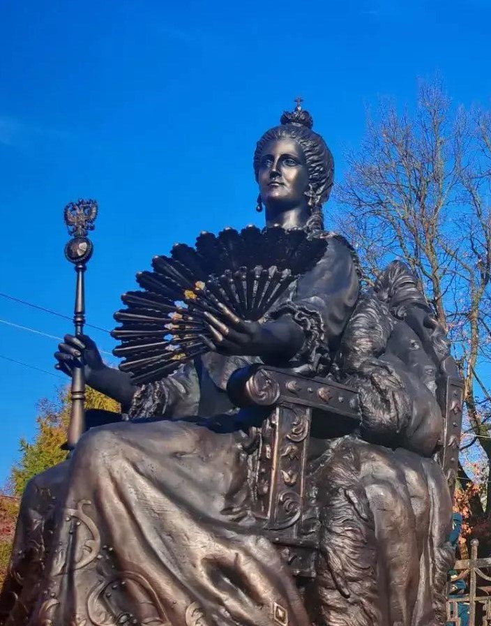В Костроме открыли памятник Императрице Екатерине Великой. Фото &ndash; МАХ-канал главы Костромы Олега Болоховец
