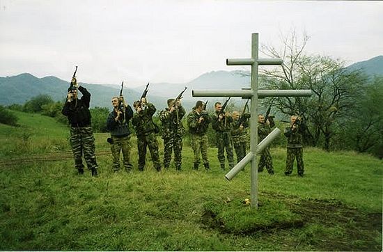Поклонный крест на месте боя 6-ой роты
