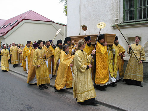 Крестный ход с мощами священномученика Сергия
