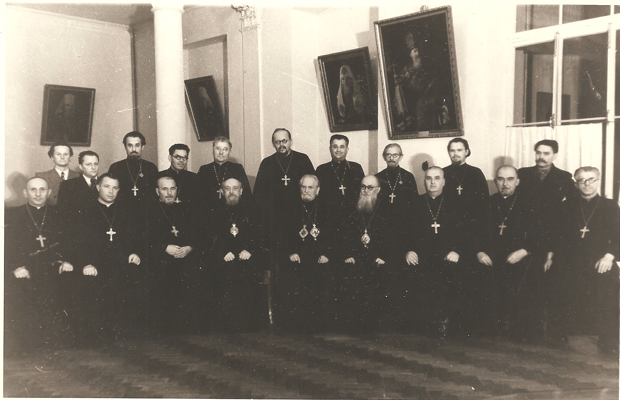 Митрополит Григорий и духовенство митрополиии в Епархиальном Доме. 30 октября 1954 г.