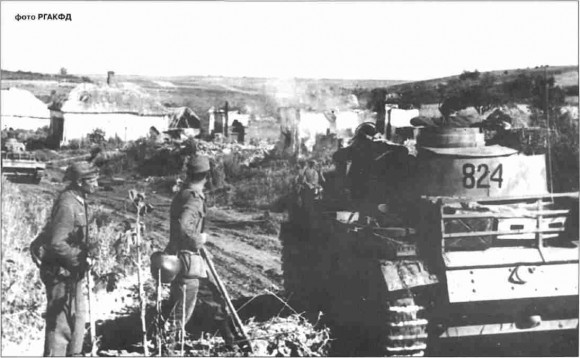 Танки 6-й танковой дивизии на подходе к Прохоровке.