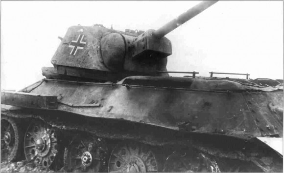 Немецкий Т-34 дивизии «Дас Райх», подбитый расчётом орудия сержанта Курносова. Прохоровское напр. 14–15 июля 1943 г.
