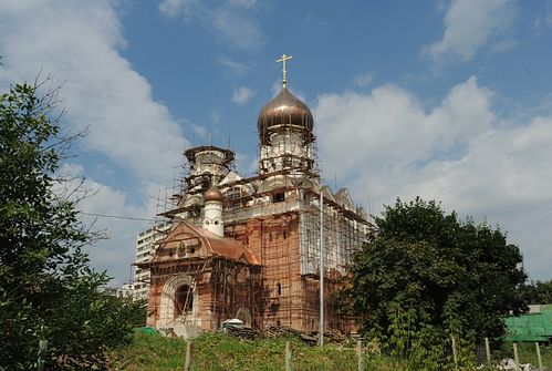 Сторящийся храм на пр. Шокальского