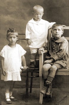 Тася, Лёля и Сережа Трубачевы. 1926 год