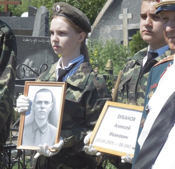 Бойцы ПО СГАУ «ВЕГА» на перезахоронении земляка — солдата Алексея Ивановича Зубанова 