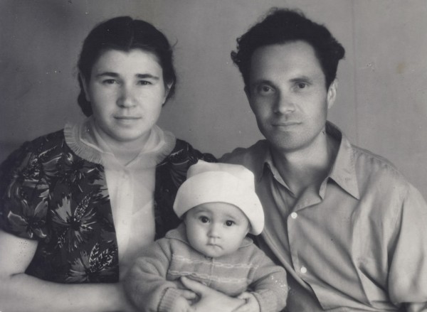 С родителями Иваном Степановичем и  Светланой Викторовной Овчинниковыми