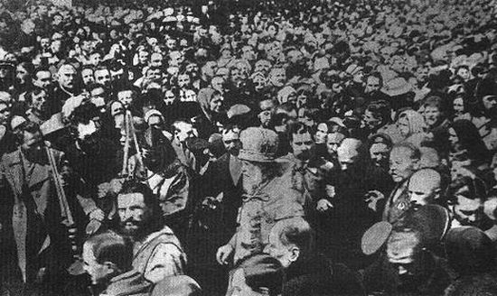 1923 год. Народ встречает освобожденного Патриарха Тихона