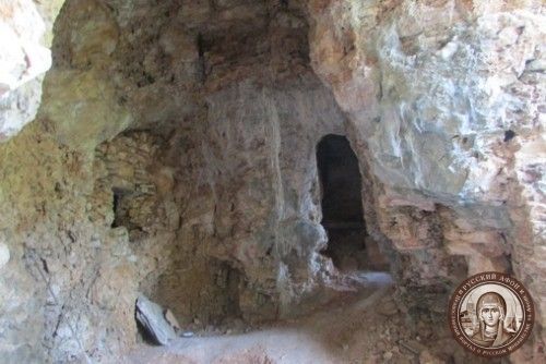 Пещера, в которой подвизался на Афоне старец Иоанн Вишенский. Фото Сергея Шумило, 2015 г.