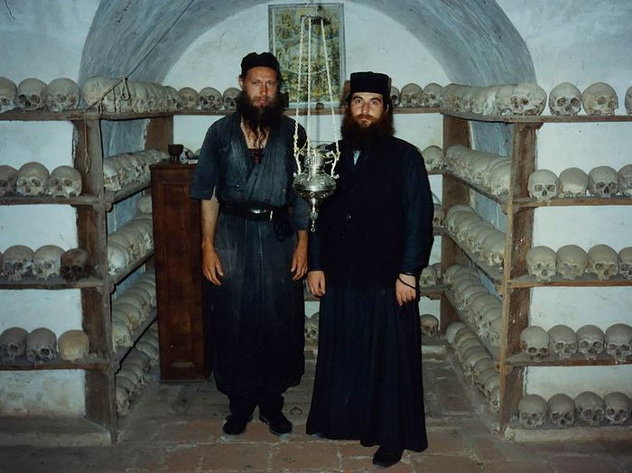 В костнице монастыря Зограф. Начало 1990-х годов