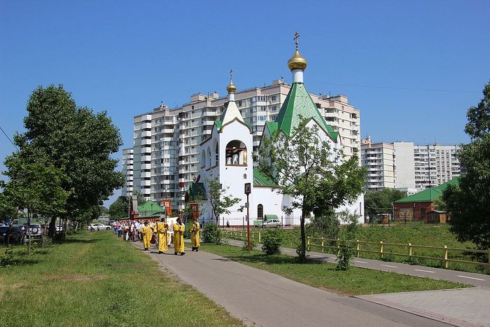 Храм Всех святых Церкви Русской в московском районе Новокосино