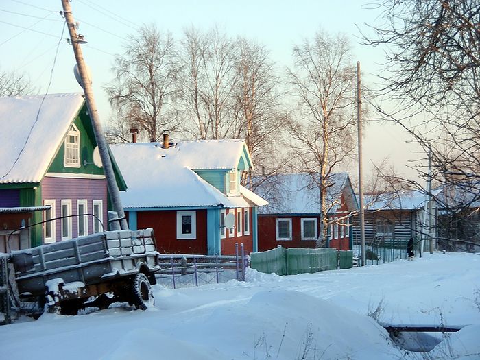 Большой Бор. Цветные дома – в краю, где мало света зимой. Фото: Михаил Каплунов