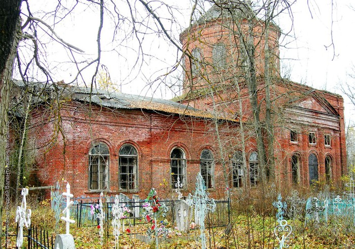 Кладбищенская церковь в Дымцево Максатихинского района Тверской области