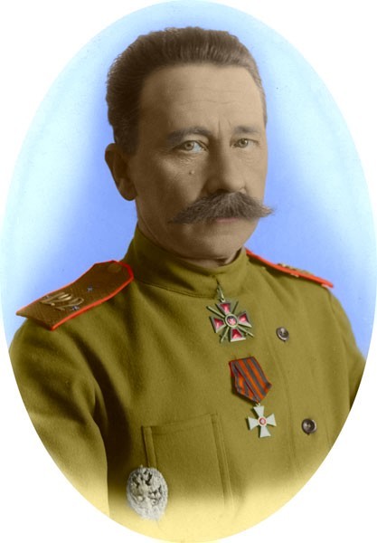 Кавалер ордена св. Георгия 4 ст. и Георгиевского оружия генерал В.Н. Клембовский (раскрашенное фото).
