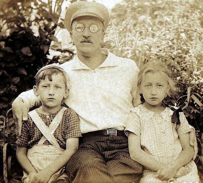 Борис Малышев с детьми Модестом и Ольгой