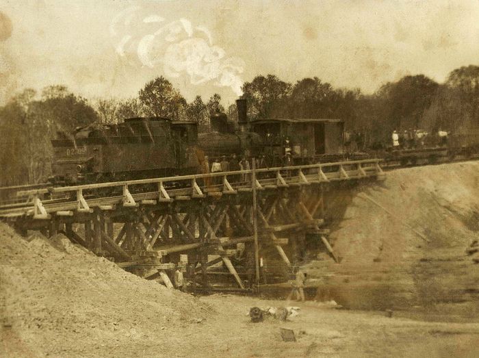 Один из мостов железной дороги Екатеринодар-Новороссийск в районе станицы Георгие-Афипской. Фото начала XX века