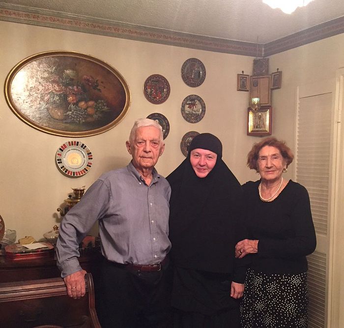 Мои родители Александр Иванович и Лидия Петровна Перекрёстовы с монахинией Иулианией (Денисовой) из Минска в Монреале, 2016 год