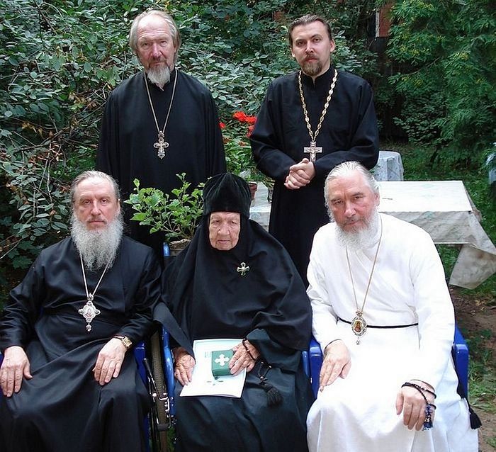 Митрополит Димитрий, схимонахиня Мария, митрополит Климент, протоиерей Николай и его сын протоиерей Константин. 2007 г