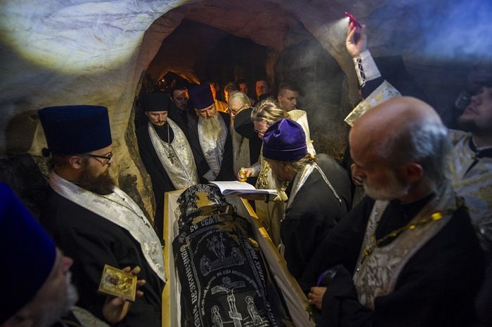 Погребение в Богом зданных пещерах