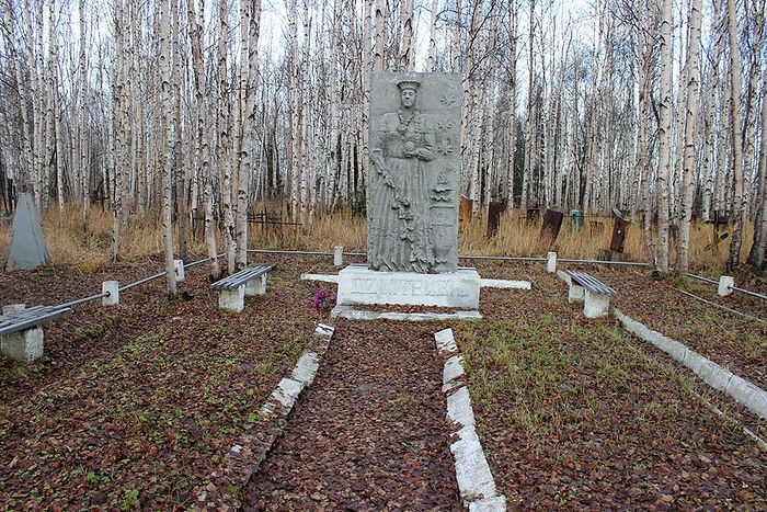 Dzimtenei, памятник заключенным латышам на кладбище поселка Восточный