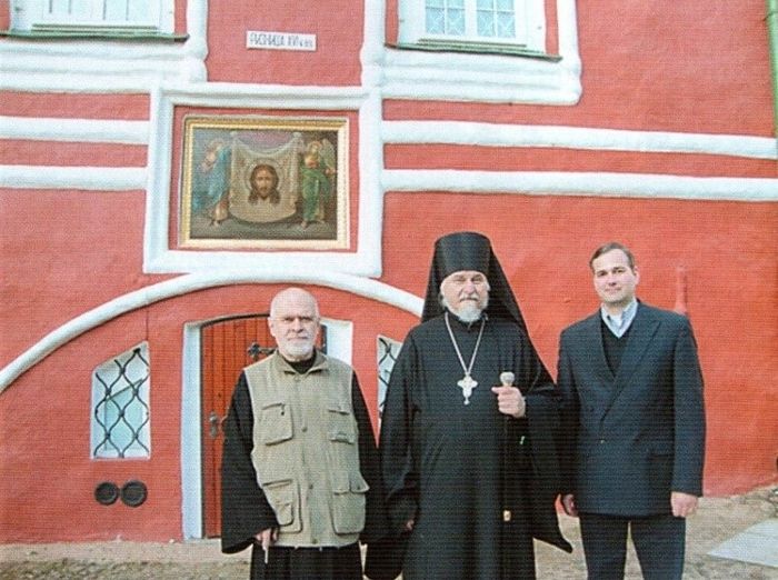 Профессор Санкт-Петербургской Духовной Академии протоиерей Владимир Мустафин в Псково-Печерском монастыре. 20 июня 2011 года