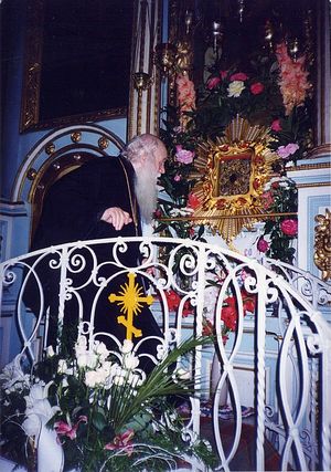 Архиепископ Михей (Хархаров) у Жировицкой иконы Божией Матери